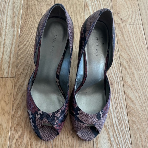 🌷LAST CALL! Nine West (8) Pink/Mauve SnakeSkin Peep Toe Pumps🌷 - Picture 1 of 11